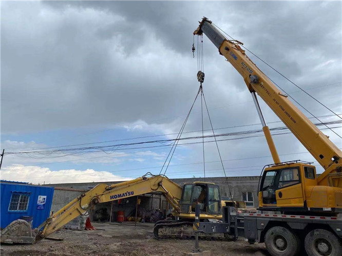 达日县25吨吊车的工作半径是多少？